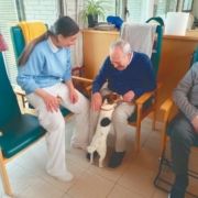 Un día de emociones gracias a Pancho en el centro de día de Alfaro